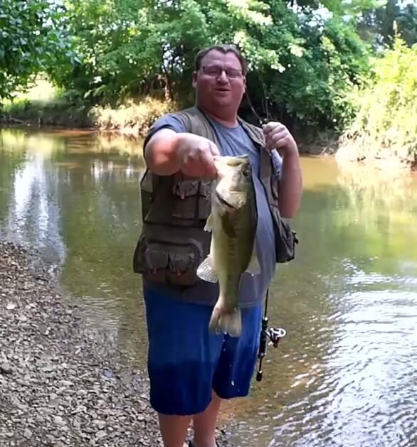 Hellgrammite Catches Big Bass in a Small Creek - Realistic Fishing